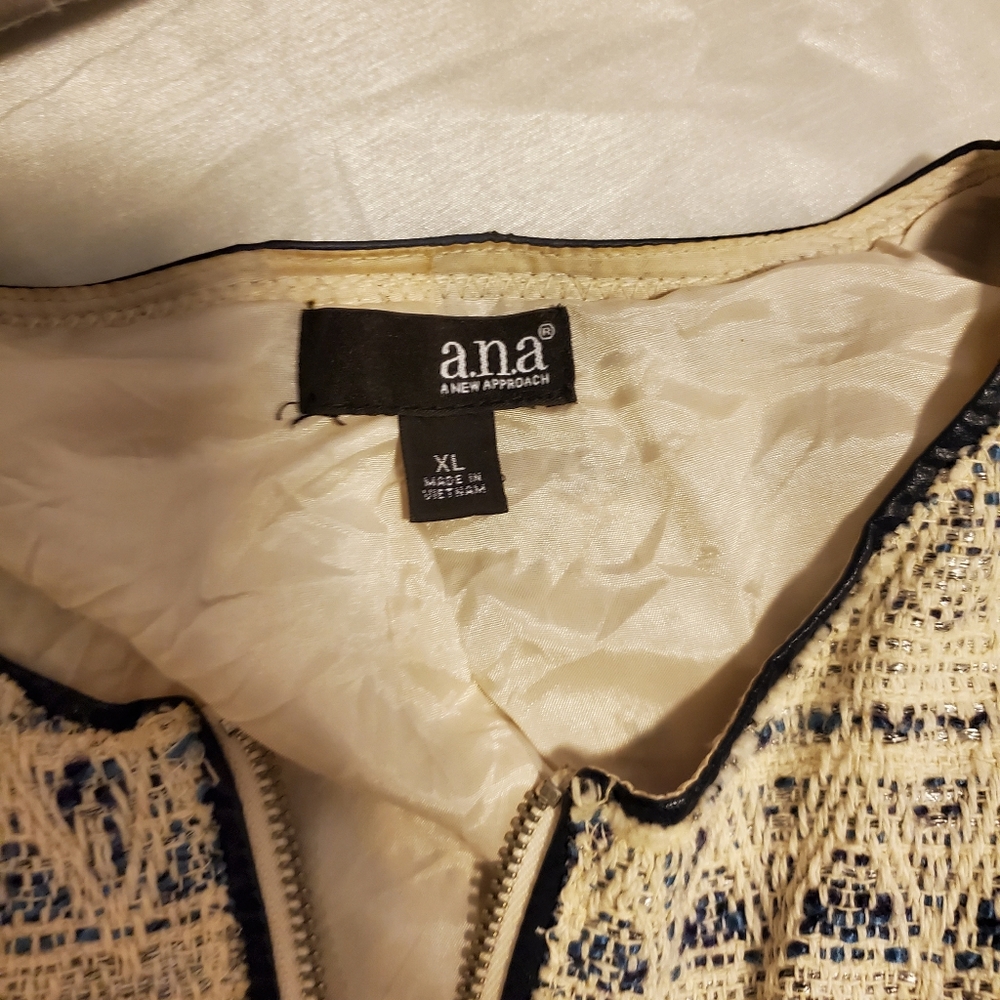 Tweed Blazer - Picture 3 of 6